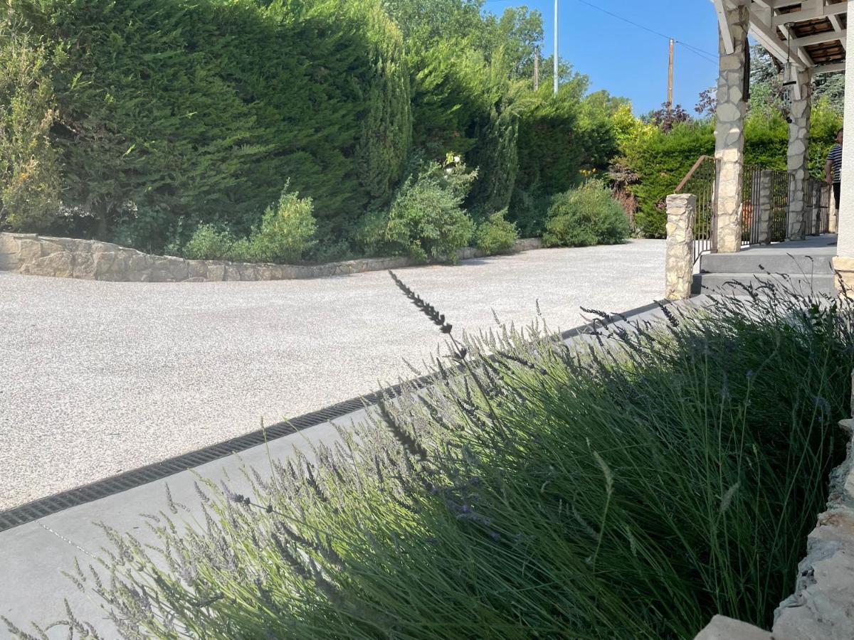 Villa Camille Céreste 외부 사진